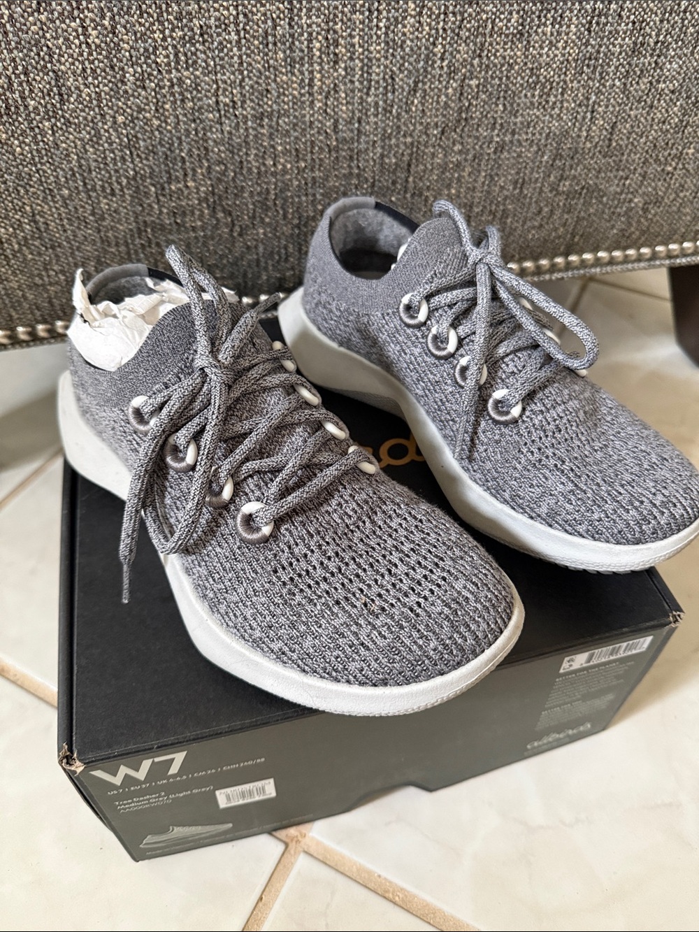 Allbirds women’s Wool Sneakers - Tree Dasher 2 style. Medium Grey